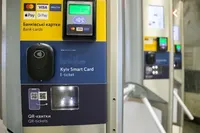 Сбой в работе турникетов в метро подтвердили власти Киева: оплата банковскими картами временно недоступна