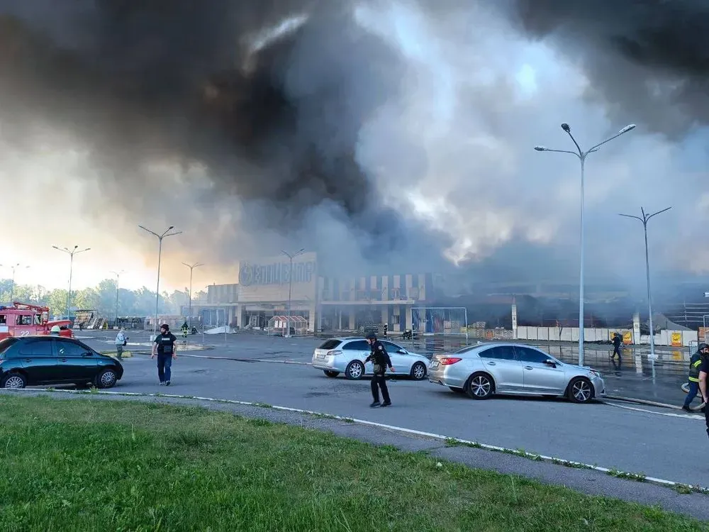 russian-attack-on-a-construction-hypermarket-in-kharkiv-the-number-of-victims-has-increased-to-35