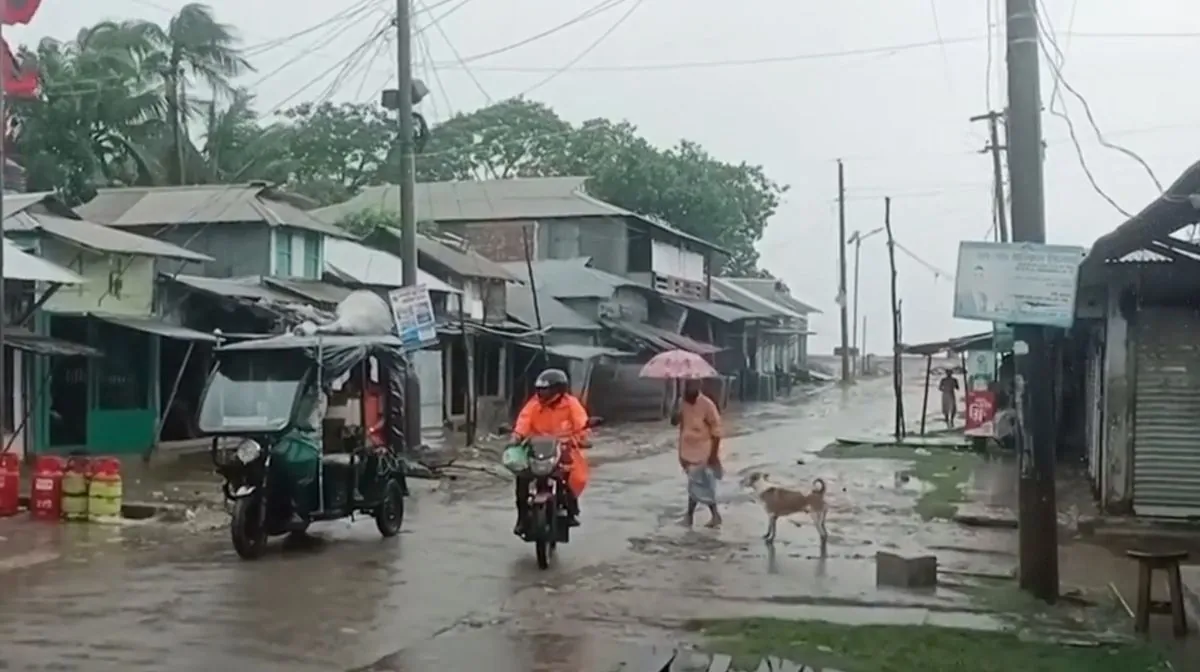 Бангладеш эвакуировал сотни тысяч людей из-за приближения мощного циклона