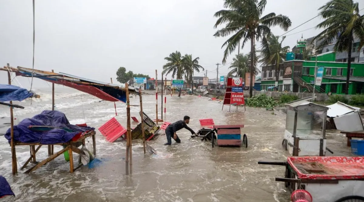 Bangladesh reports first casualties after powerful cyclone floods coastal villages