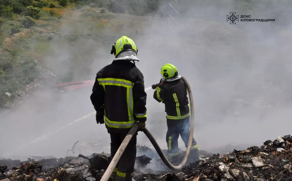 A fire at a city landfill in Kropyvnytskyi continues for the second day