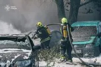 Пожежа на столичному штрафмайданчику: вогонь охопив 30 автомобілів, 10 мотоциклів та автобус