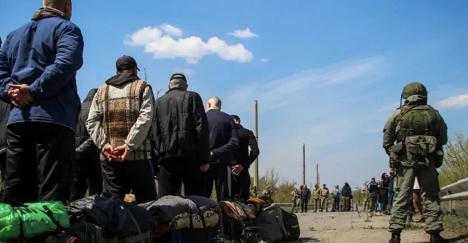 Russia deliberately captures civilian Ukrainians to create a "simultaneous release"