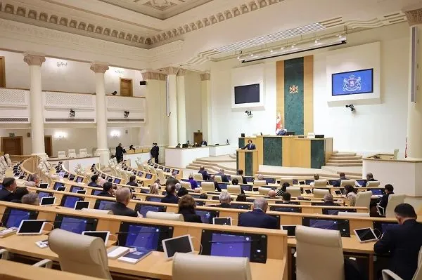 parlament-gruzii-preodolel-veto-prezidenta-na-zakon-ob-inoagentakh