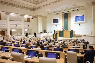 Парламент Грузии преодолел вето президента на закон об иноагентах