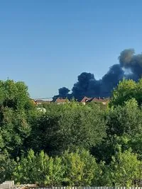 Атаковал украинский беспилотник? В рф на дороге загорелась колонна военной техники