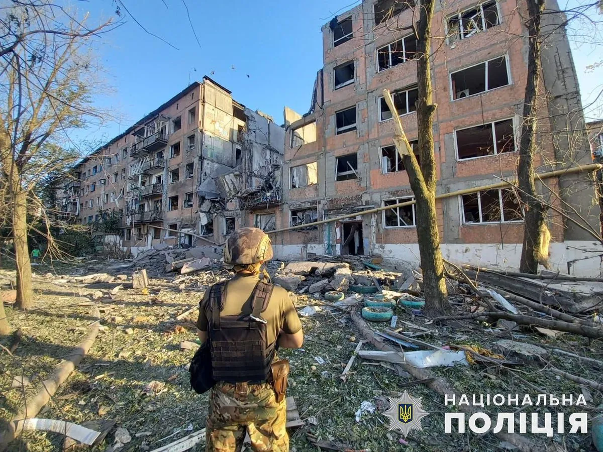 Ворог вдарив авіабомбами та "Громом-1" по 5 населених пунктах Донеччини: під завалами шукають людей 