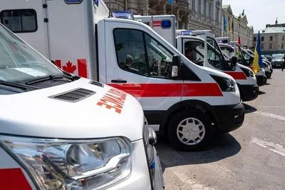 Canada handed over 10 ambulances to Ukraine