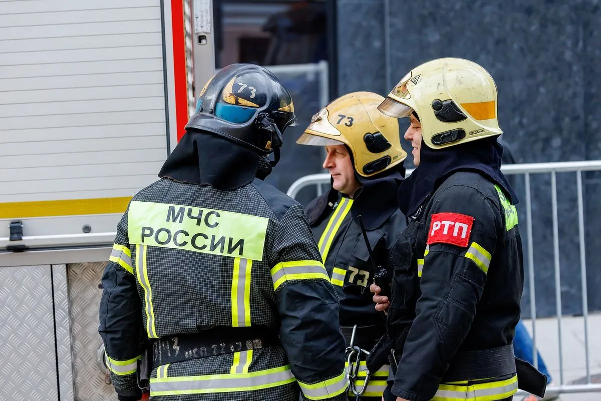 В москве вспыхнуло производственно-складское помещение площадью 2000 кв. м