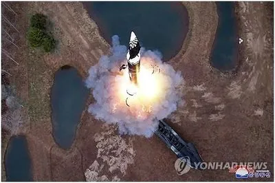 Північна Корея запустила балістичну ракету в бік Японського моря 