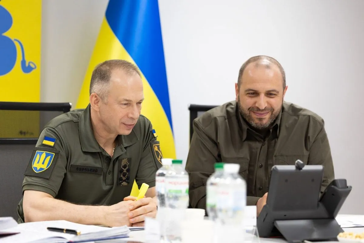 Сирський з Умєровим переговорили з головою Пентагону: міністр оборони наголосив, що Україна повинна мати право завдавати удари по ворожій території