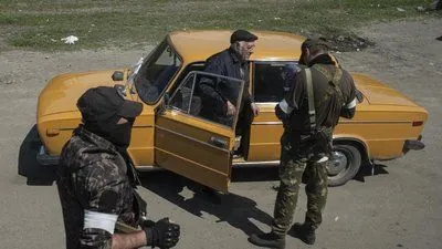 На захопленій Луганщині окупанти збільшують кількість блокпостів, розшукуючи чоловіків - ОВА