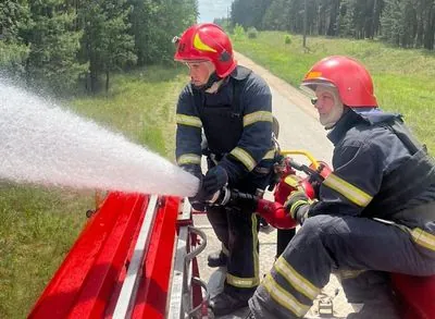 In Kharkiv region, 14 forest fires continue to be extinguished on an area of more than 3,700 hectares
