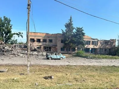 Оккупанты обстреляли поселок в Донецкой области: по меньшей мере один человек погиб и трое-ранены