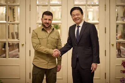 Zelensky invites Singapore's prime minister to attend peace summit