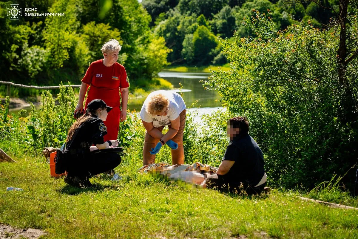 Трагедия на Хмельнитчине: во время купания утонули двое подростков