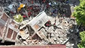 a-residential-building-collapsed-in-istanbul-1-dead-and-8-injured