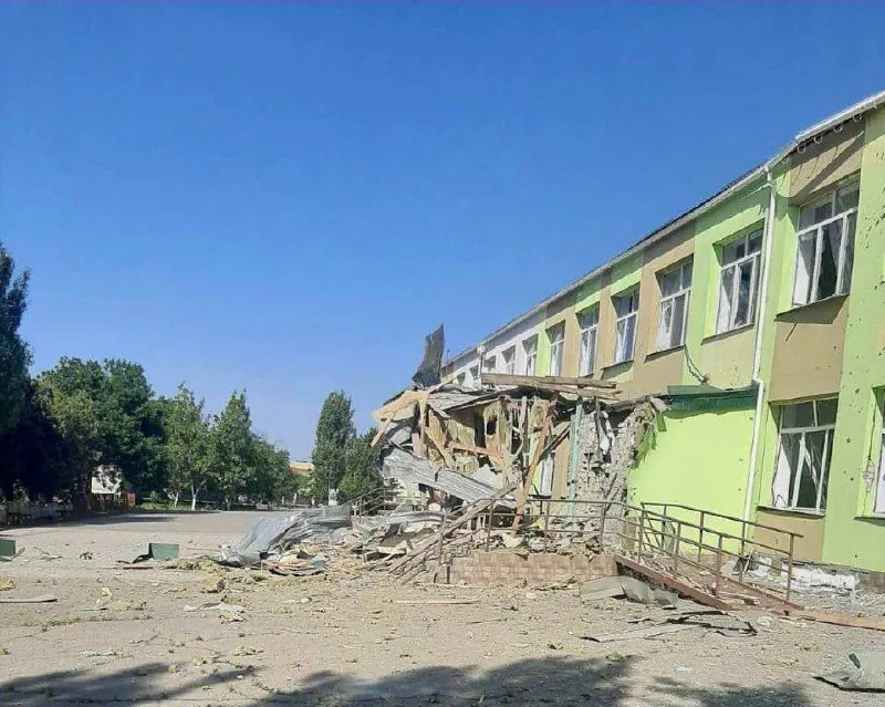 russians-in-the-morning-fired-at-a-school-and-destroyed-a-house-in-tomina-balka-in-the-kherson-region-there-is-a-victim