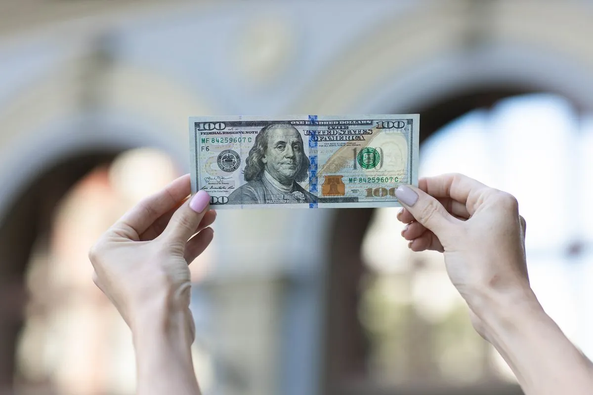 Курс валют на 4 июня: доллар незначительно упал