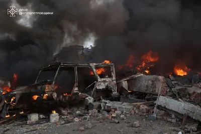 Утренняя атака рф на Днепр: пожар ликвидировали, предварительно, уже 8 раненых
