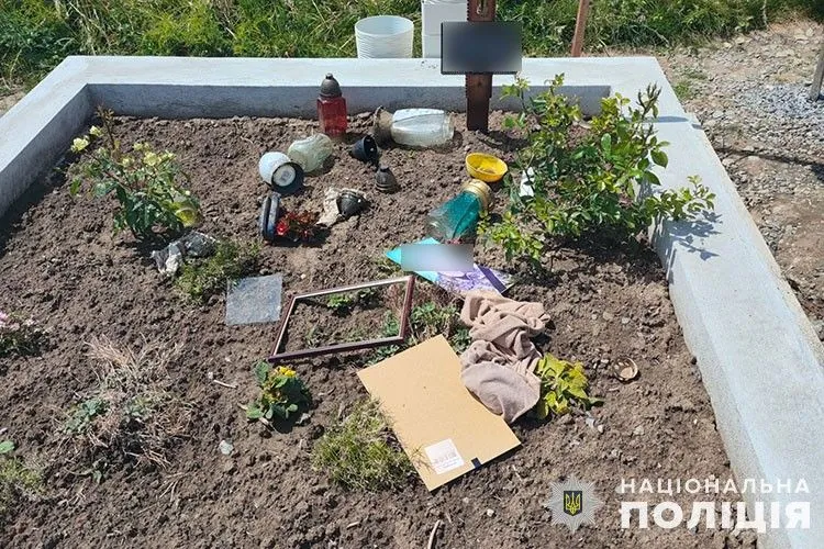 In Ternopil region, a vandal damaged the graves of fallen soldiers