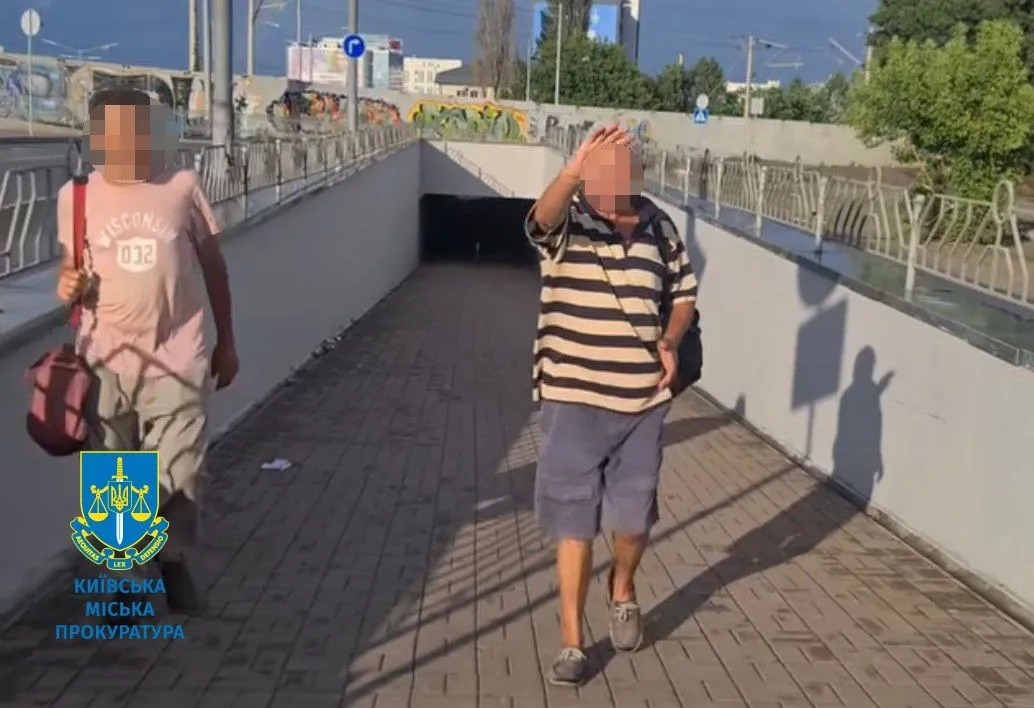 Conflict of aggressive men with a volunteer in Kyiv: a 73-year-old man was informed of suspicion, an accomplice is being sought