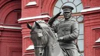 В москве на памятнике Жукова появилась надпись "ГУР": видео
