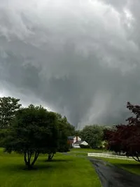 Разрушительные торнадо обрушились на Мэриленд в США: появилось видео с дрона