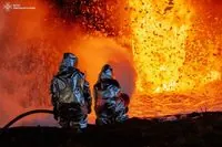 Масштабну пожежу загасили після нічної дронової атаки рф на об'єкт інфраструктури на Хмельниччині