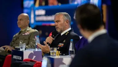 Глава Военного комитета НАТО ответил, должны ли быть ограничения на дальность для западного оружия после разрешения бить по рф