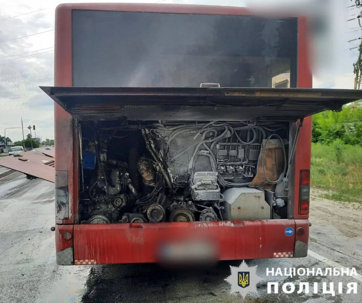На Київщині загорівся автобус з близько 40 людьми, обійшлося без постраждалих