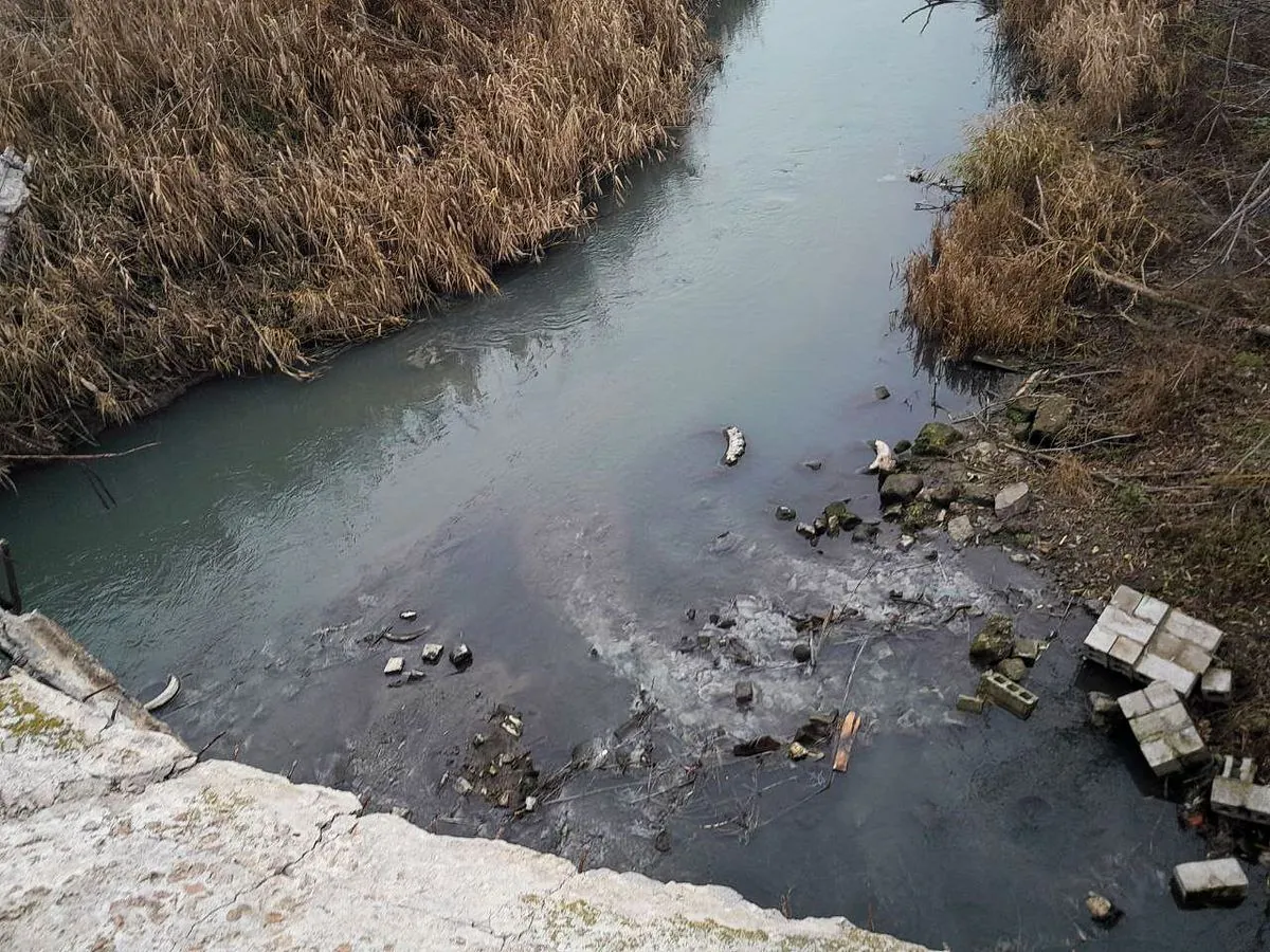 В Мариуполе из-за действий оккупантов пересыхает река Кальчик