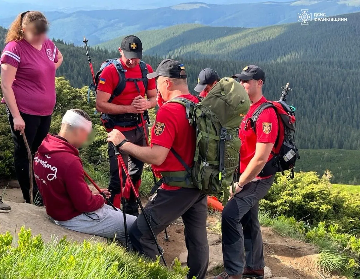 Двоє людей травмувались під час мандрівок по горах: в ДСНС нагадали про 5 правил