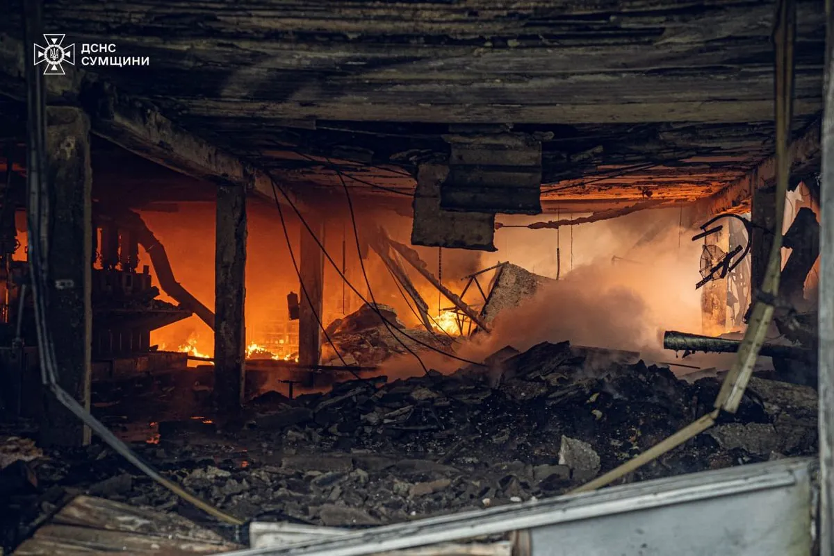 На Сумщині загорівся цех підприємства із великою кількістю горючих матеріалів 