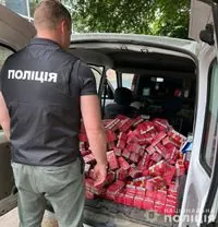 До 40 тисяч пачок на добу: на Київщині викрили підпільний цех з виробництва цигарок