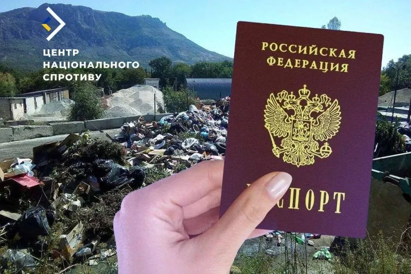 Окупанти на Херсонщині погрожують не вивозити сміття тим, в кого немає російського паспорта - Центр нацспротиву
