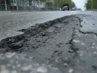 Expert: it is beneficial for agricultural companies to get involved in repairing the roads they destroy with their vehicles