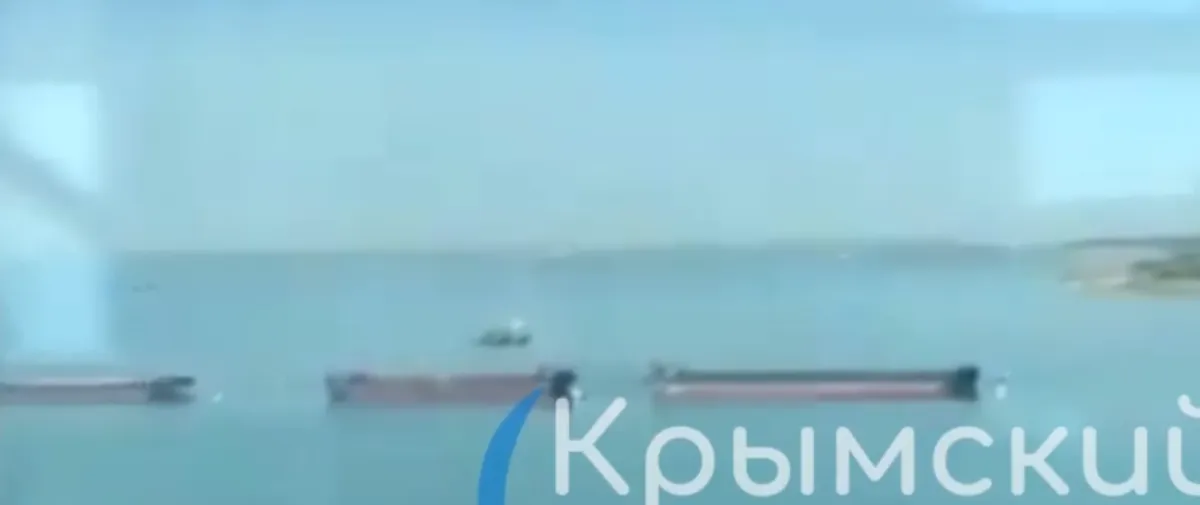 Боновые сетки и баржи: партизаны показали, как выглядит российская оборона вокруг Крымского моста