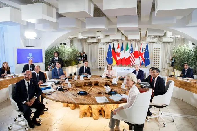 В G7 согласовали структуру кредита на 50 млрд долл. для Украины с использованием активов рф - Bloomberg