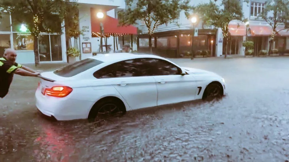 Record rains hit south Florida