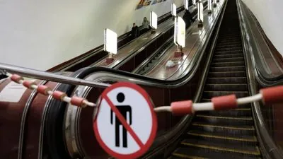 В Киеве на станции метро "Контрактовая площадь" пассажирка попала под поезд