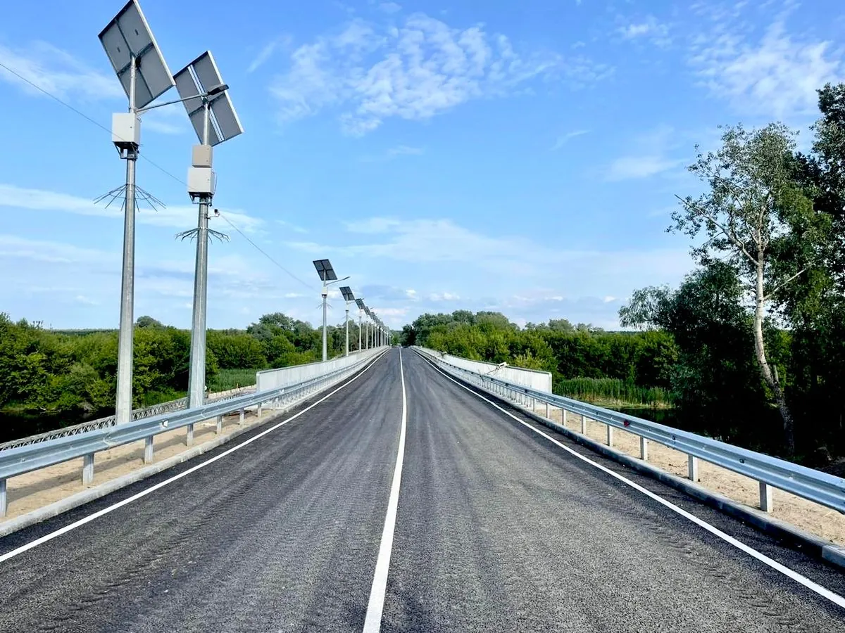 На Харківщині відновили рух мостом через Сіверський Донець, який підірвали 2022 року