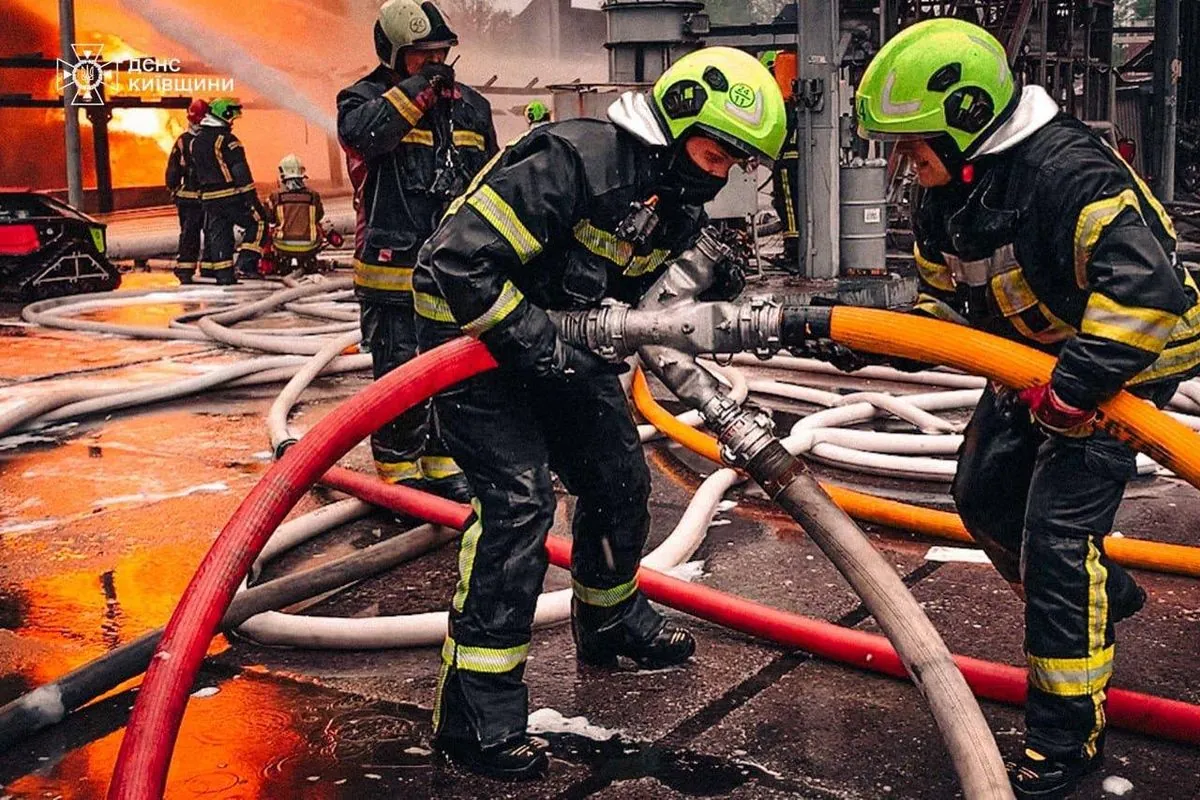 На Київщині ліквідували пожежу після російської атаки, яку гасили чотири доби