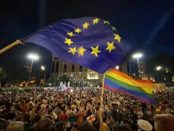 У Грузії відмовилася від проведення заходів у "Місяць гордості": Tbilisi Pride побоюються насильства, спонсорованого урядом