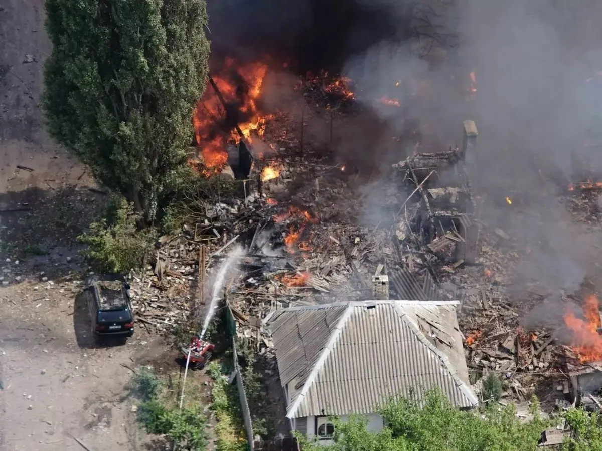 В результате обстрела в Донецкой области загорелись два дома, жертв нет