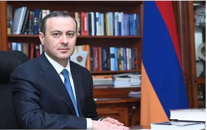 Секретар Ради безпеки Вірменії та Генсек Ради Європи відмовилися від виступів на пленарному засіданні Глобального саміту миру