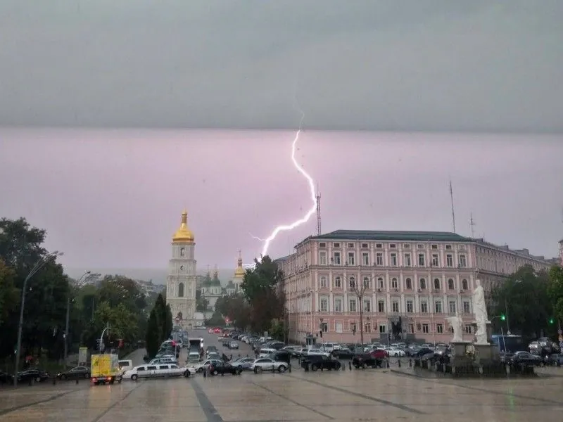 a-thunderstorm-is-expected-to-last-until-the-end-of-the-day-in-kyiv-region-and-it-will-rain-tomorrow