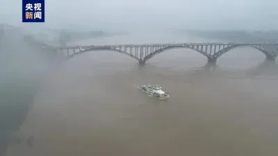 Сильная жара и наводнения обрушились на Китай