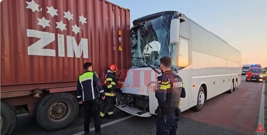 In Romania, a bus with 57 Ukrainians, most of them minors, was involved in an accident: there are injured