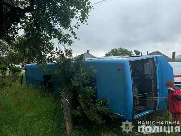 A bus got into an accident in Zakarpattia region: 11 passengers were treated by doctors, three of them were seriously injured